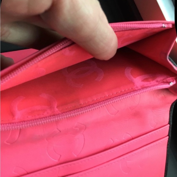 CHANEL ♦️♦️♦️FLASH SALE♦️♦️Black and White Quilted Wallet - Picture 5 of 7